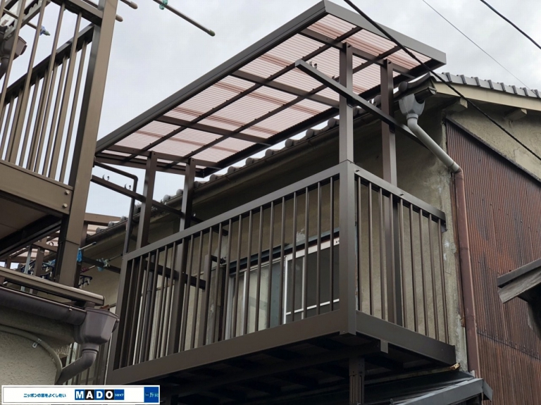 屋根置き式 バルコニー＆独立波板テラス工事